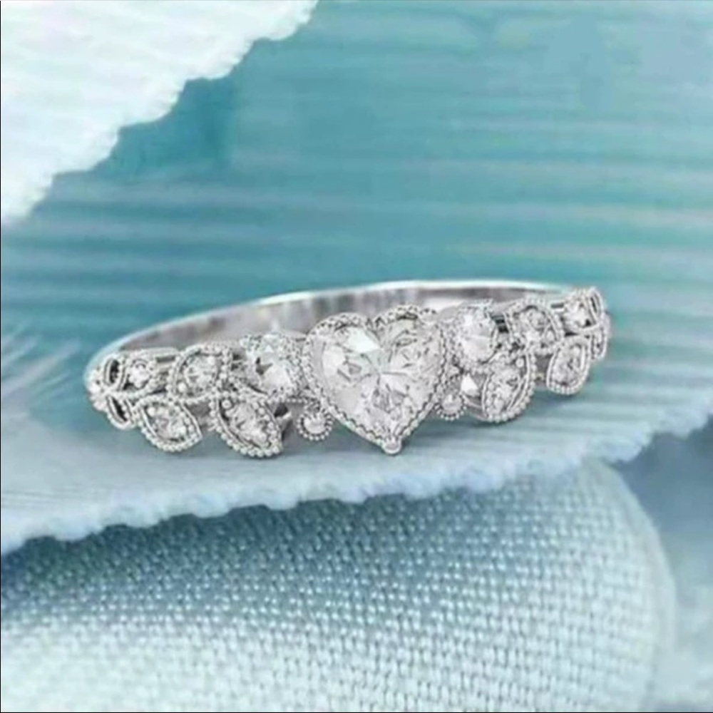 New Delicate 925 Silver Sapphire Beautiful Ring